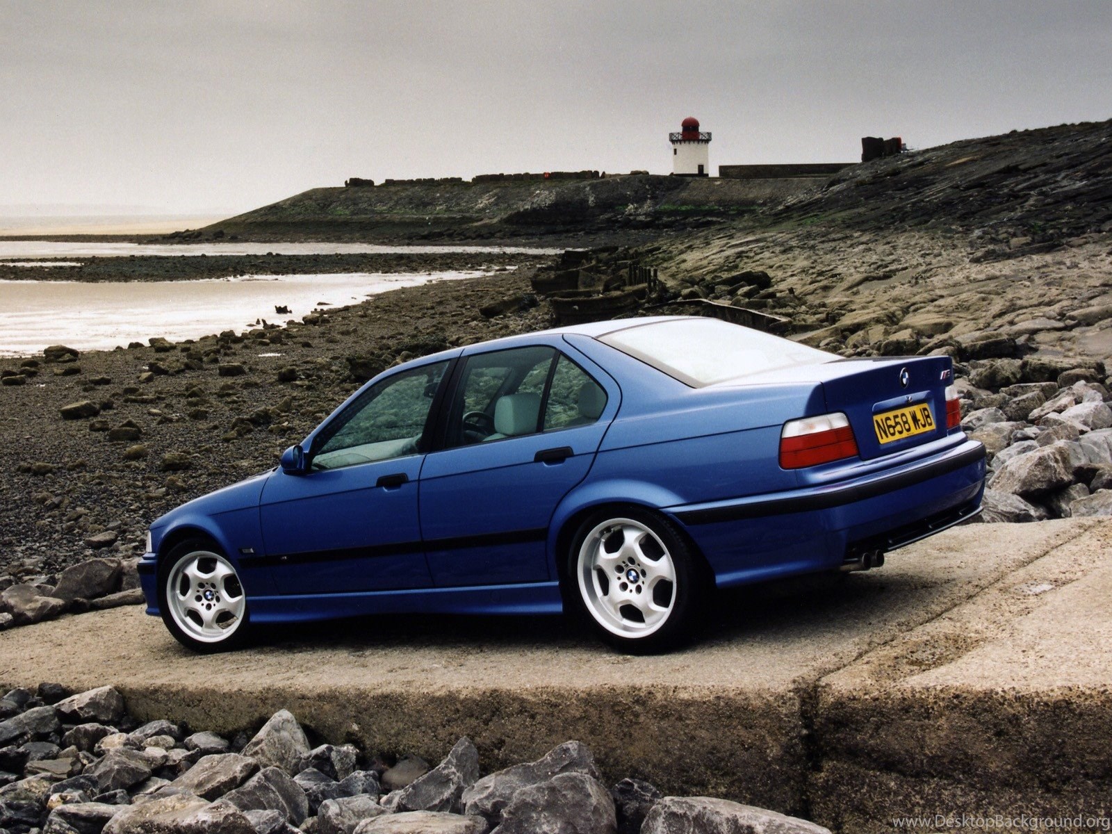 Download BMW M3 E36 Fullscreen Standart 4:3 1600x1200 Desktop Background.