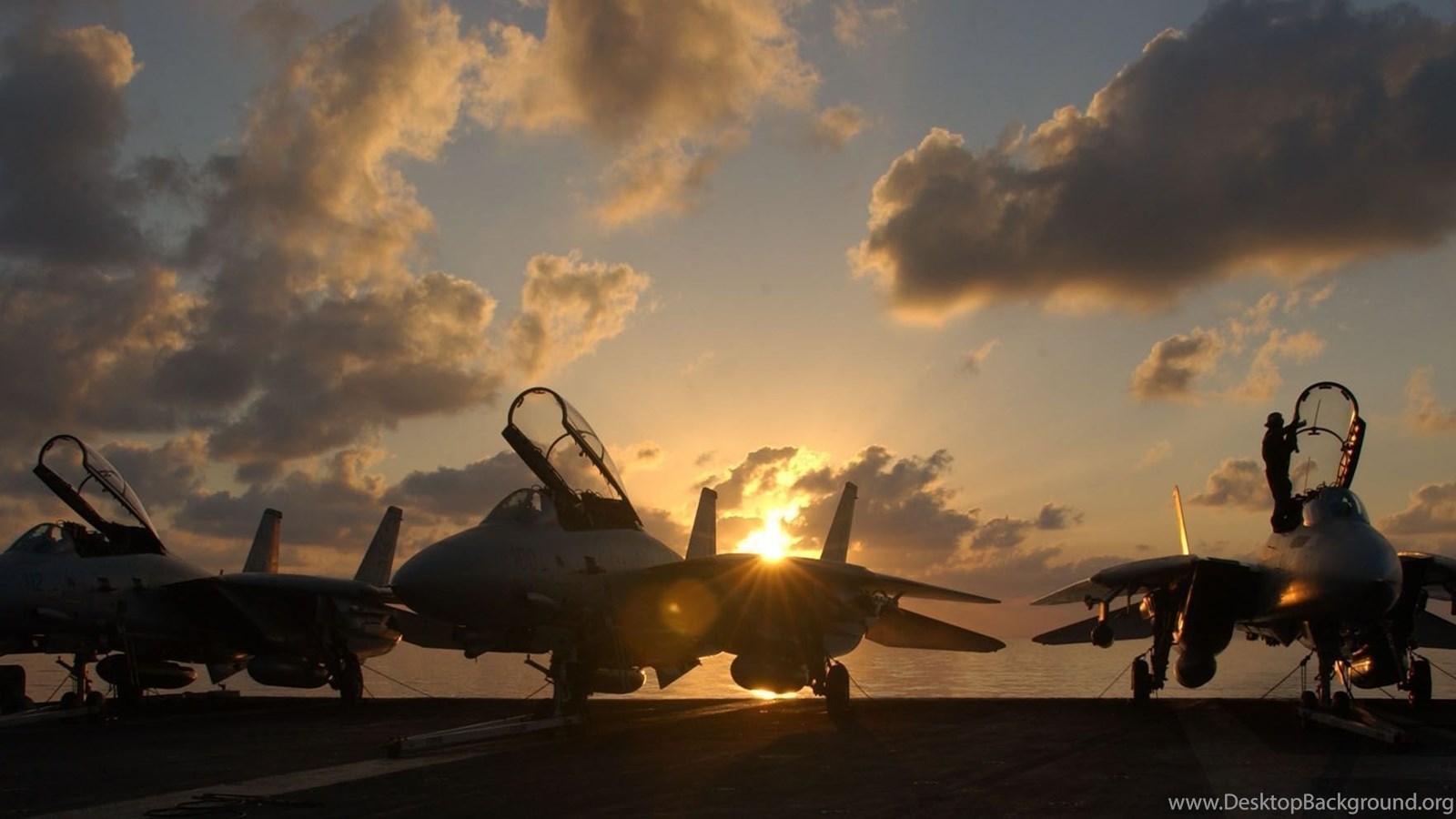 F 14 tomcat, aircraft carrier, clouds, sunset behind the sea 173090.jpg ...