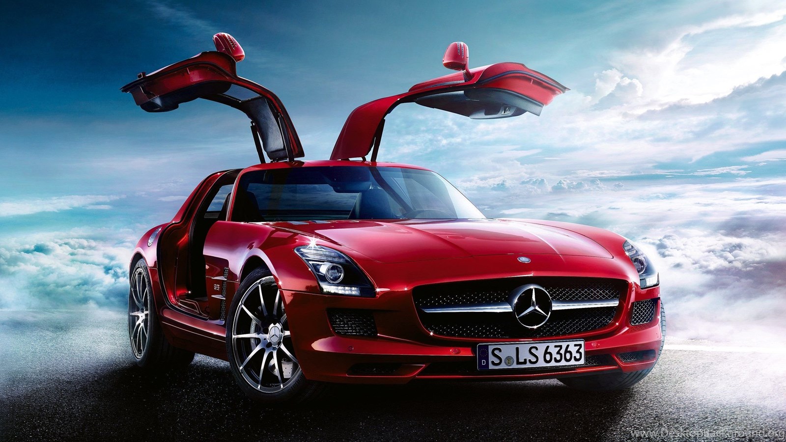 Красный Мерседес SLS AMG