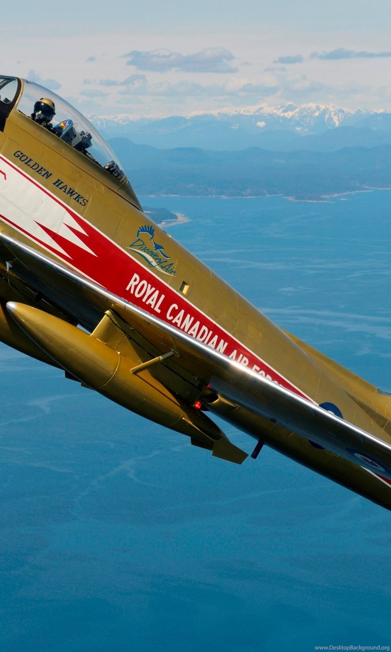 Самолет золотом. Airforce самолёты b24. Самолет Canadair. F-86 Golden Hawks. Золотой самолет.