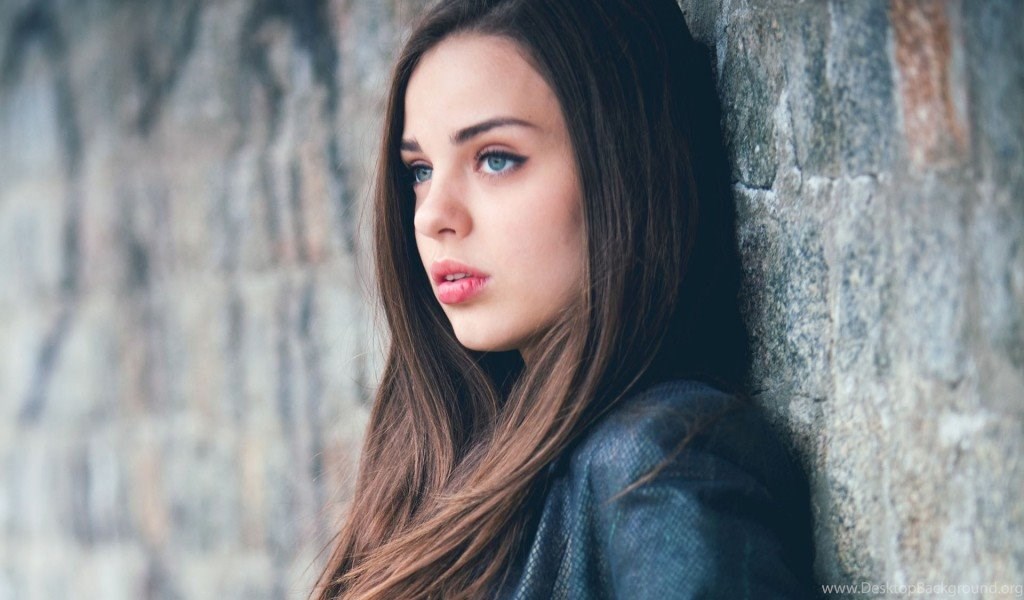 Wall Beauty Portrait Brunette Girl Model Blue Eyes Hd Wallpapers