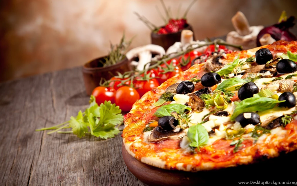 Italian Pizza Close Up Food Wallpaper.jpg