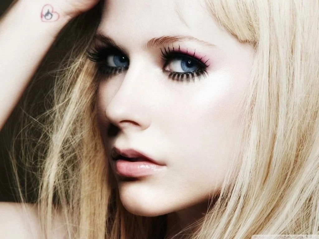 Avril Lavigne Blonde Hair HD Desktop Wallpapers : High Definition ...