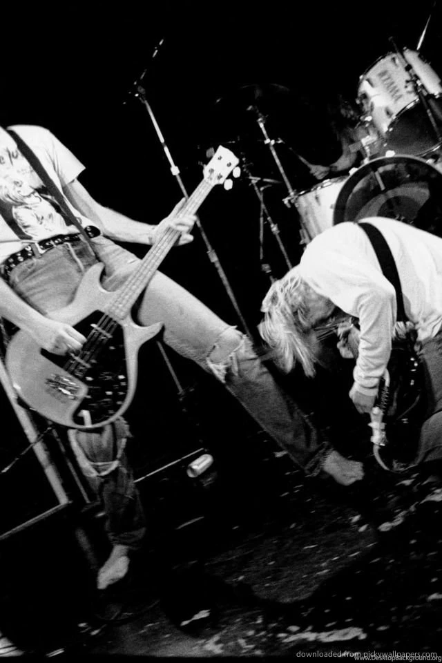 Download Nirvana Live Show Wallpapers For iPhone 4