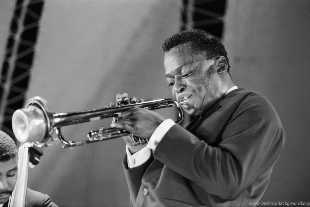 Music_grayscale_jazz_louis_armstrong_trumpets_desktop_4048x2699_wallpaper 309413.jpg