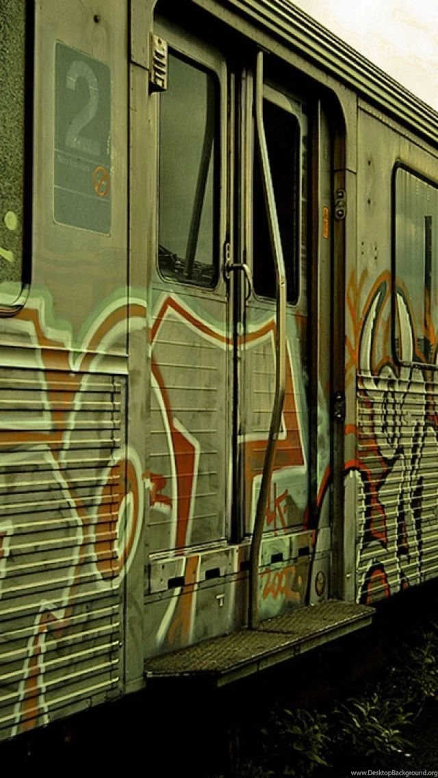 Train Graffiti iPhone 5 Wallpapers