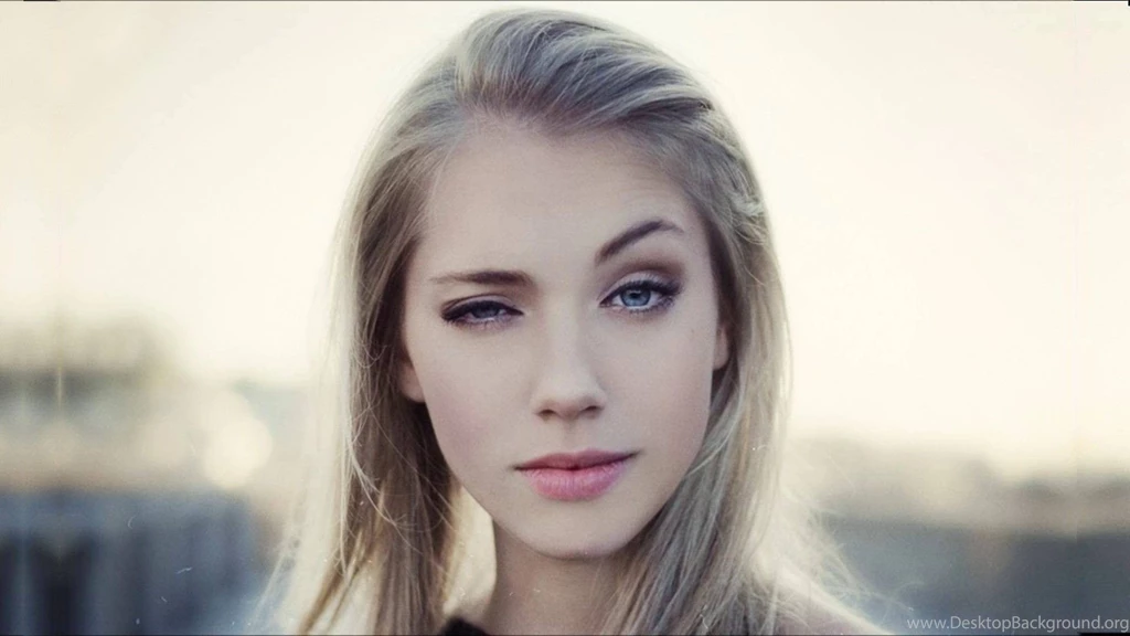 Gorgeous Girls Wallpapers