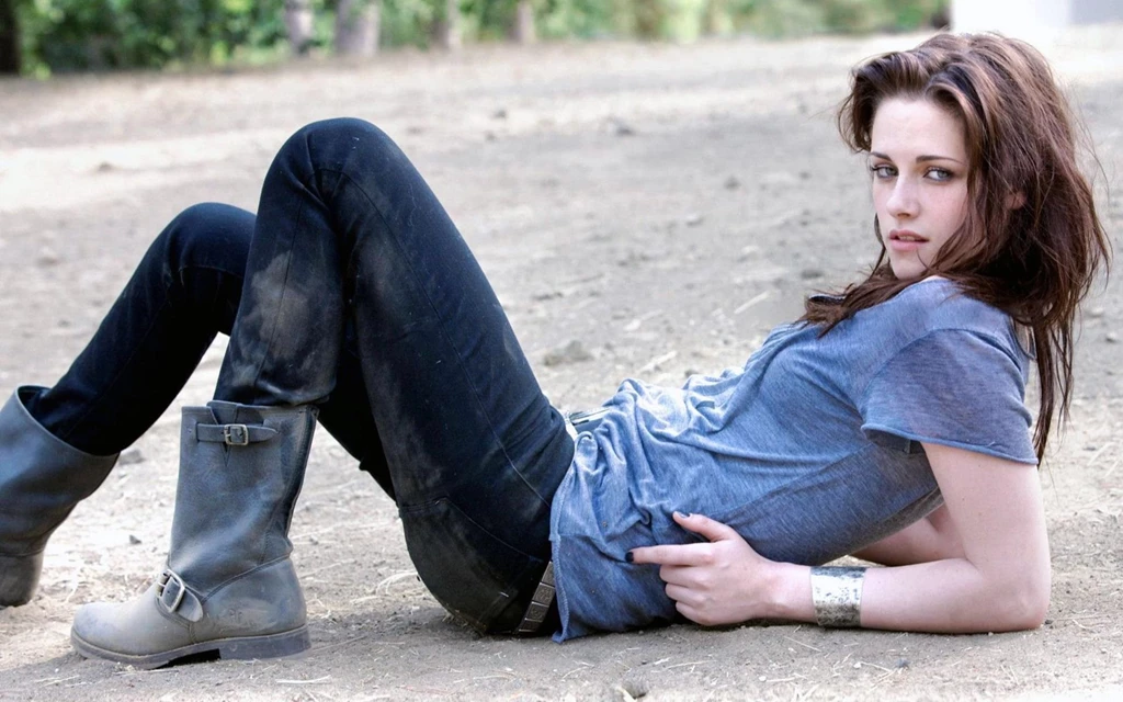 Kristen Stewart On Road Wallpaper Download.jpg