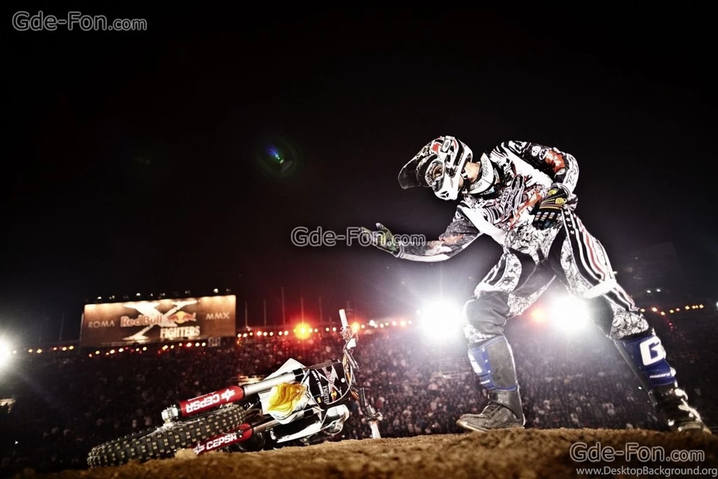 332958_redbull_motocikl_shou_poklon_vystuplenie_2560x1707_www.Gde Fon.com.jpg