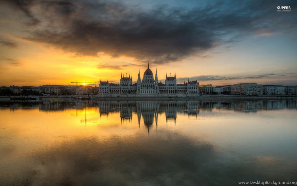 Hungarian parliament building 25843 1920x1200.jpg