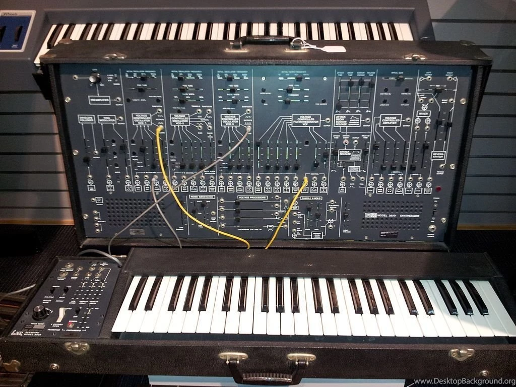 File:ARP 2600 Synthesizer, E mu Emulator, Museum Of Making Music ...