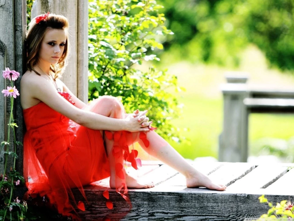 Top 25 Girls Wallpapers For Desktop Windows 8