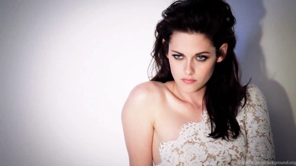 Kristen Stewart Hd Wallpaper Showbizcorner