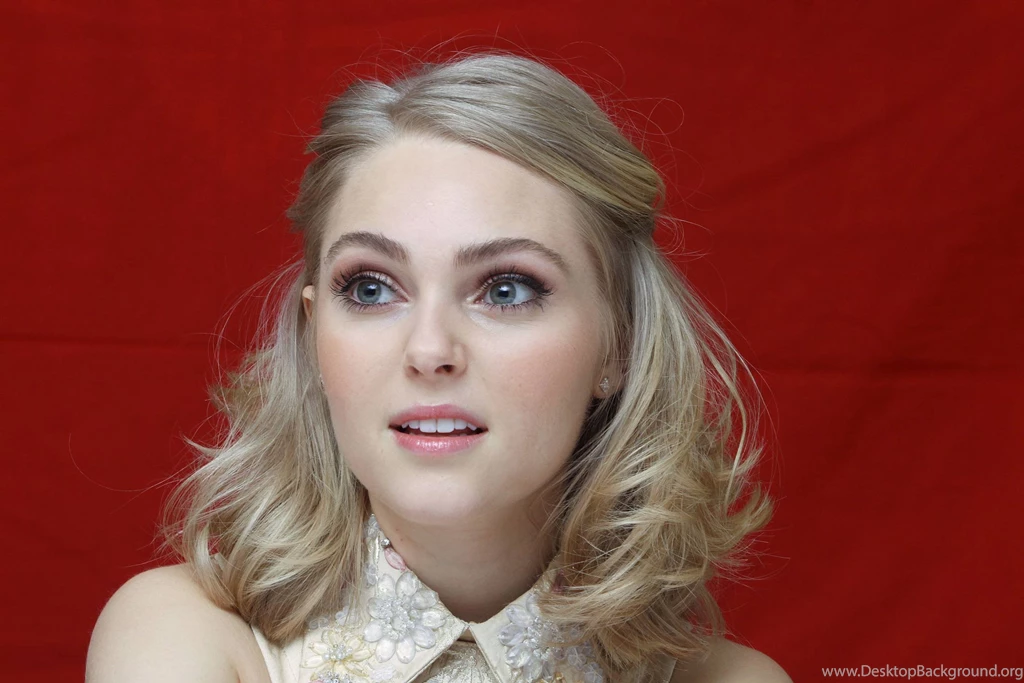 Dakota Fanning Charlie And The Chocolate Factory Wallpaper.