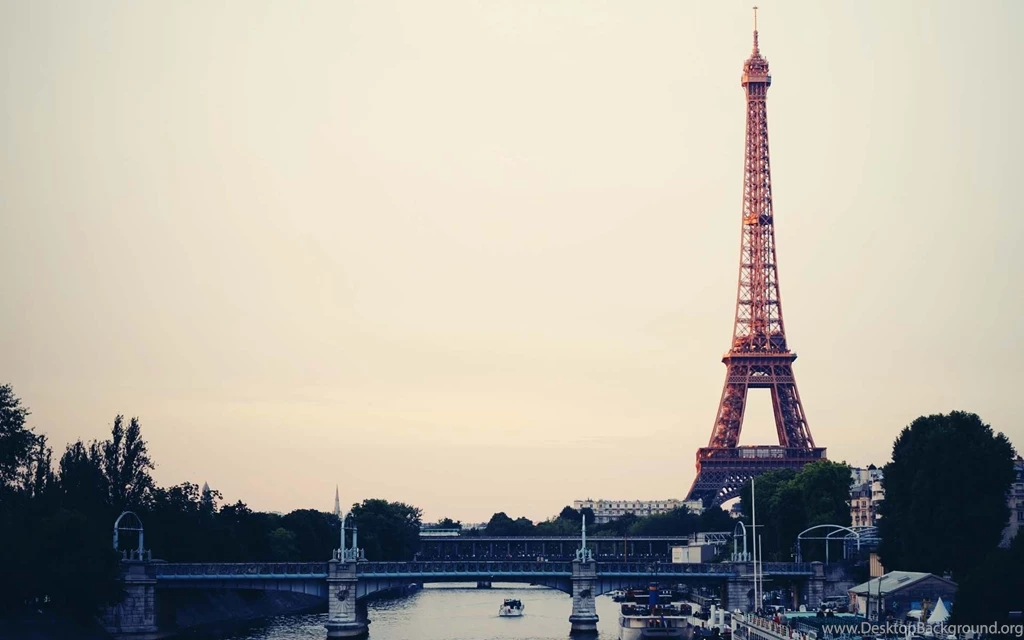 Eiffel tower wallpaper1.jpg