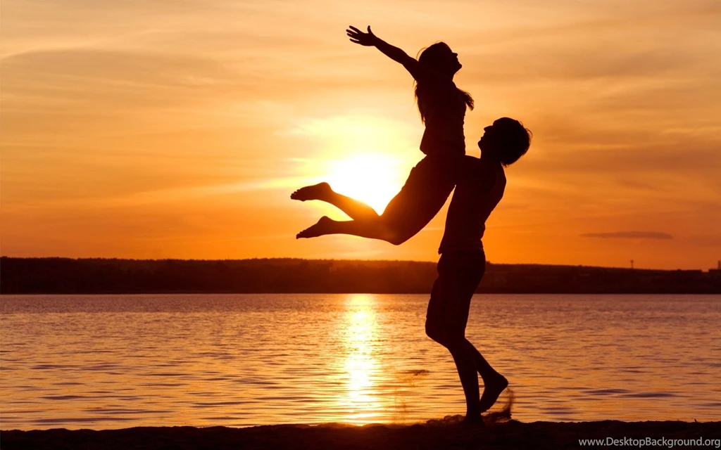 Cute Couple Romance On Beach Hd Wallpapers