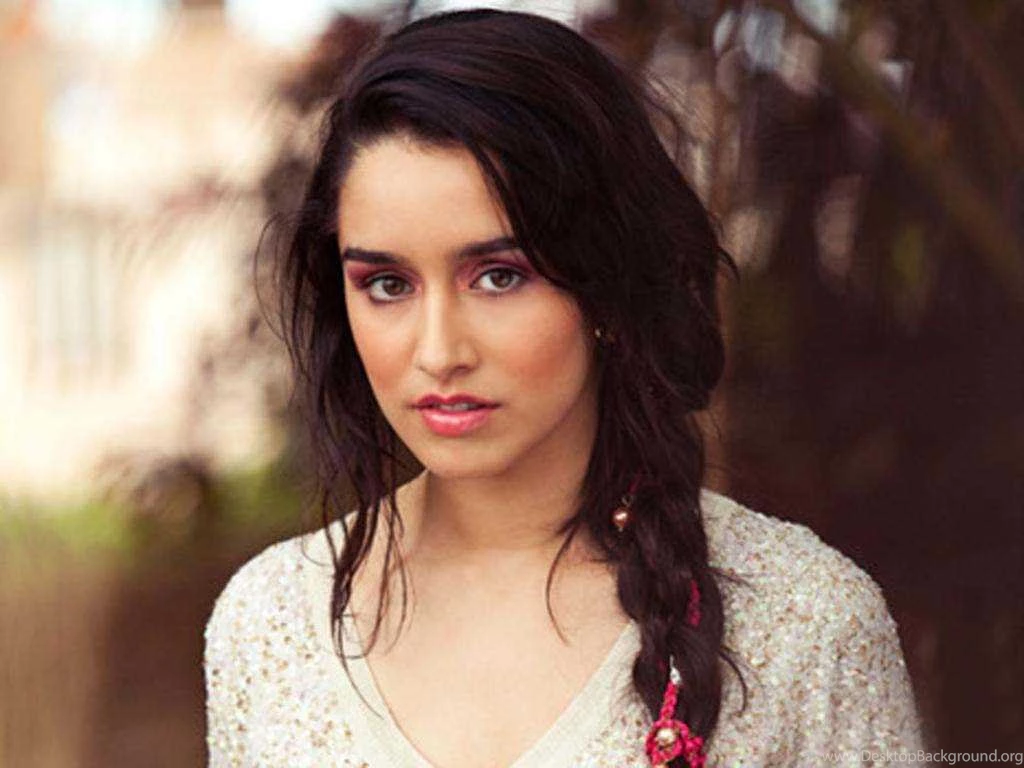 Romentic Actress Shraddha Kapoor Wallpapers Hd