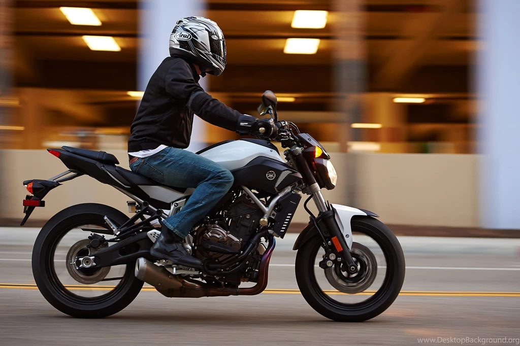 2015 Yamaha FZ 07 Wallpapers