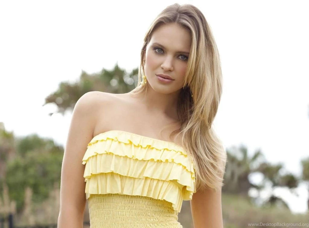 Brazilian model lisandra tomacheski looking hot in this dress 1024x755.jpg