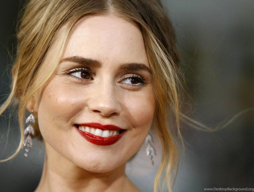 Beautiful Alison Lohman 2016