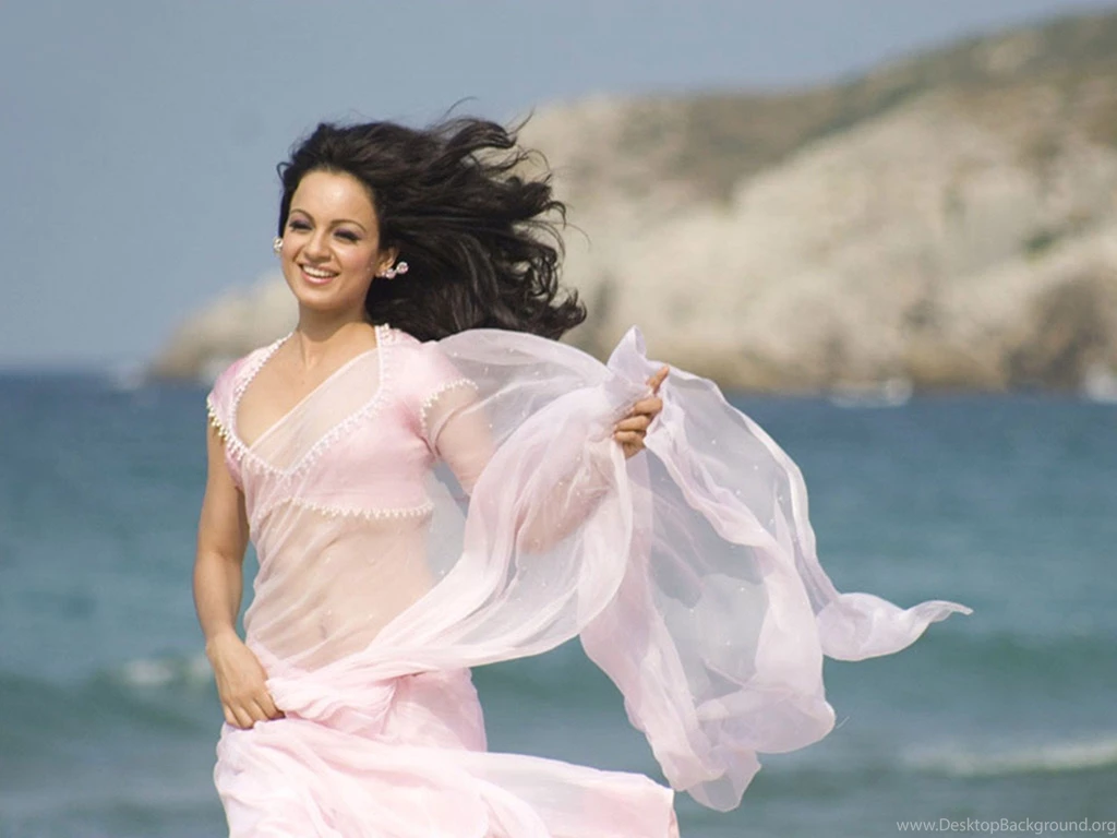 Cute Smile Face Of Indian Celebrity Actress Kangana Ranaut In Pink ...
