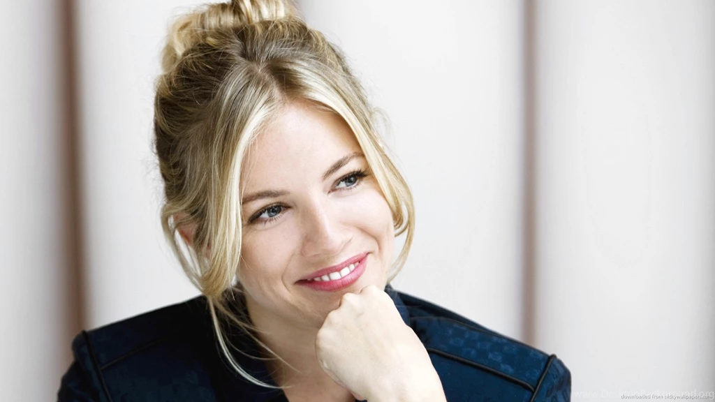 Download 1600x900 Sienna Miller Smiling Wallpapers