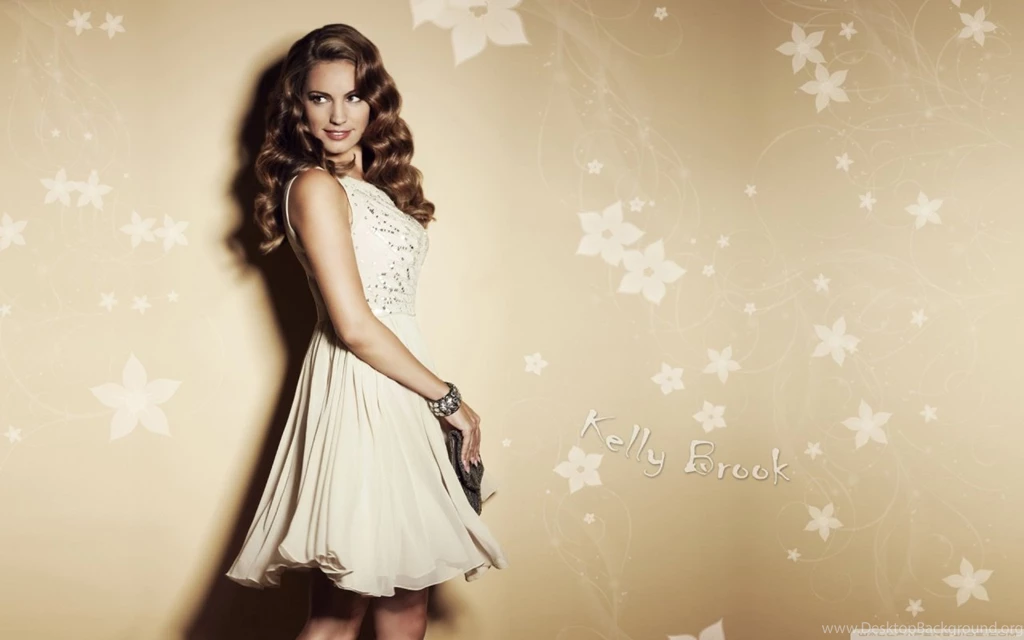 Beautiful Kelly Brook HD Desktop Wallpapers : Fullscreen