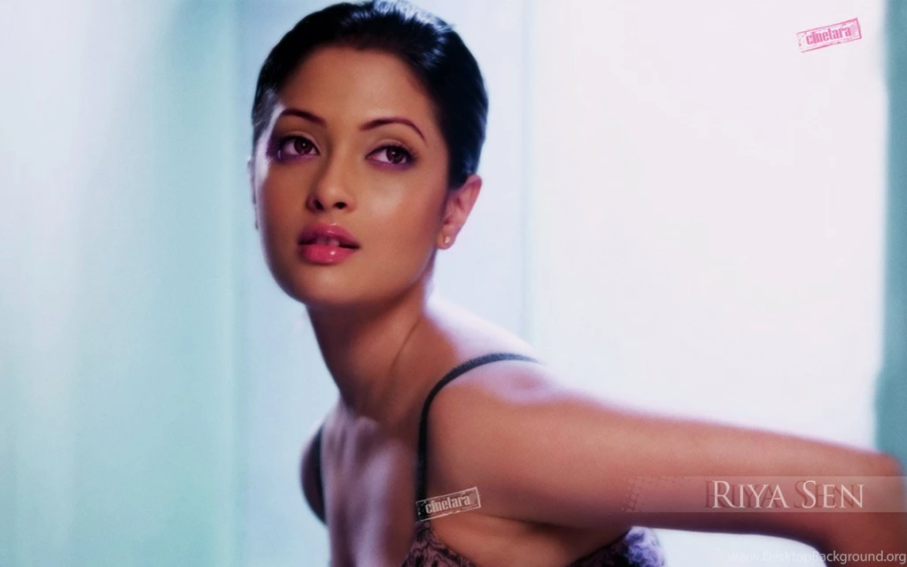 Bollywood Actress Riya Sen Beautiful Face Wallpapers Hindi ...