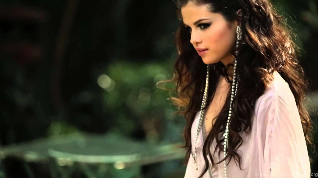 Selena Gomez Wallpapers
