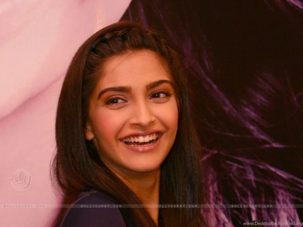 Wallpapers Actress Sonam Kapoor At A Breast Cancer Campaign At ...