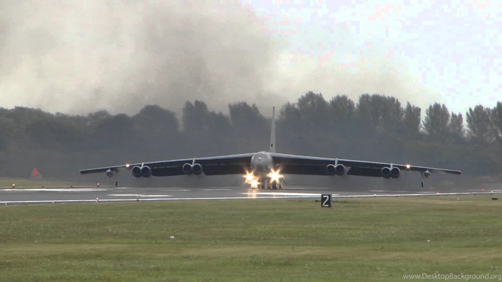 B52 TAKEOFF FAIRFORD JULY 2010 YouTube