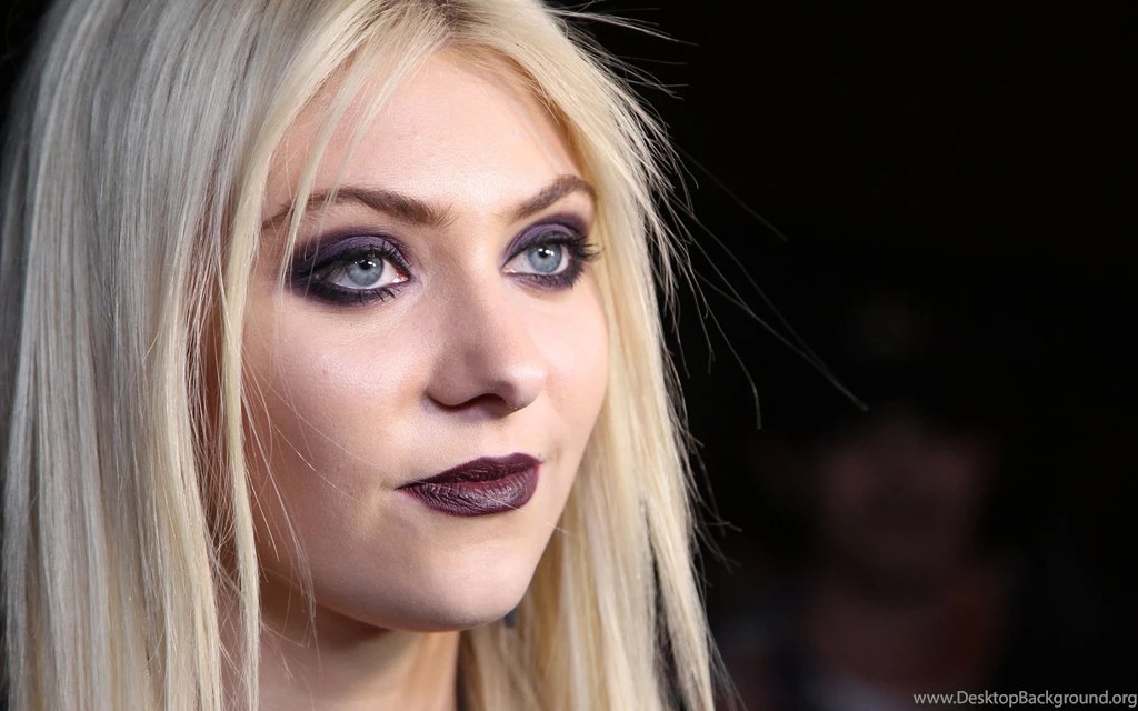 Taylor Momsen Taylor Momsen Wallpapers (37204266) Fanpop