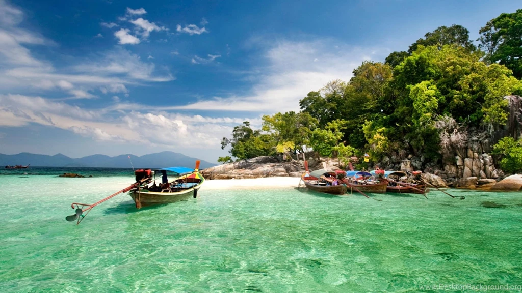 Download 2560x1440 Thai Boat On The Beach Wallpapers