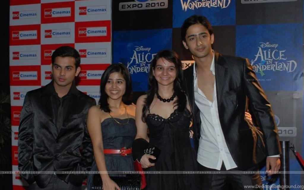 Wallpapers Shaheer Sheikh With His Kya Mast Hai Life Co stars ...