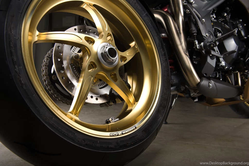 13 Triumph Speed Triple HD Wallpapers