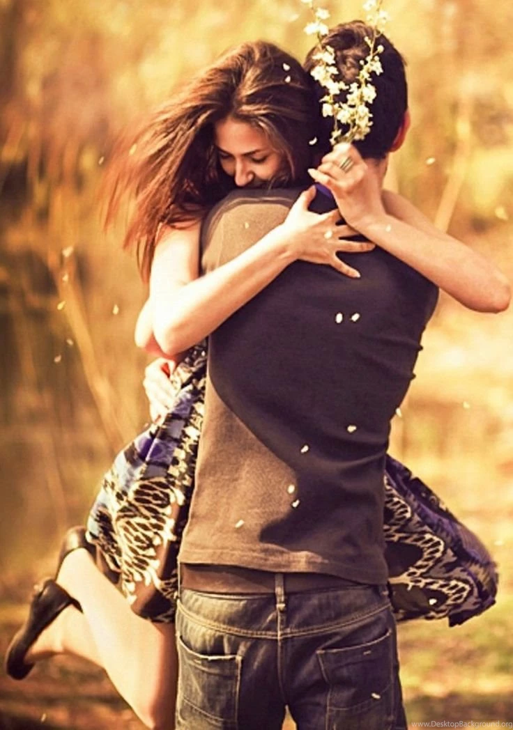 Pleasing Couple Love Hug Wallpapers Edit