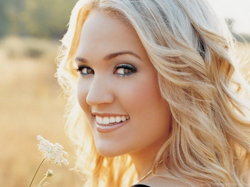 1024x768 Blondie Smiling Back Desktop PC And Mac Wallpapers