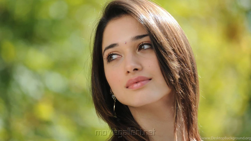 Telugu Actress Tamanna Beautiful Wallpapers