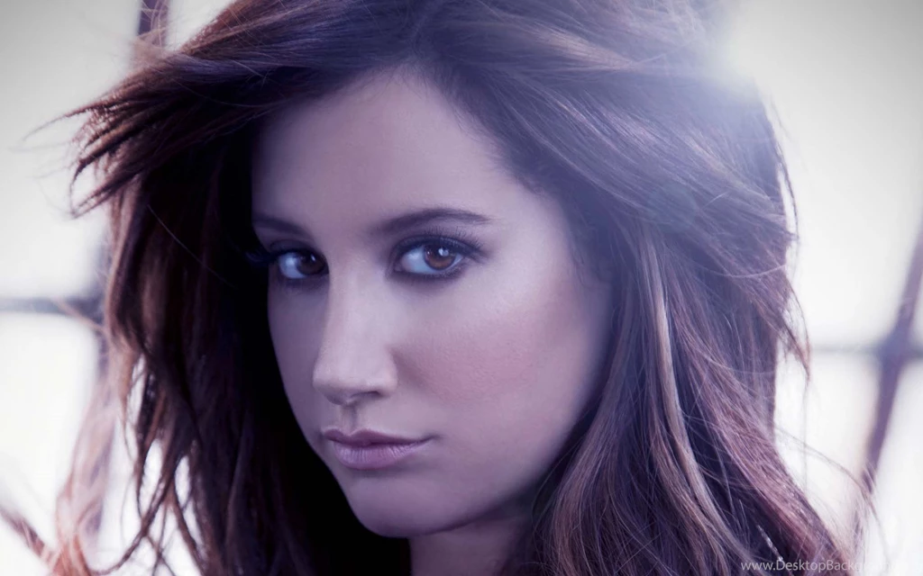 Cute Actress Ashley Tisdale Hd For Desktop Wallpapers