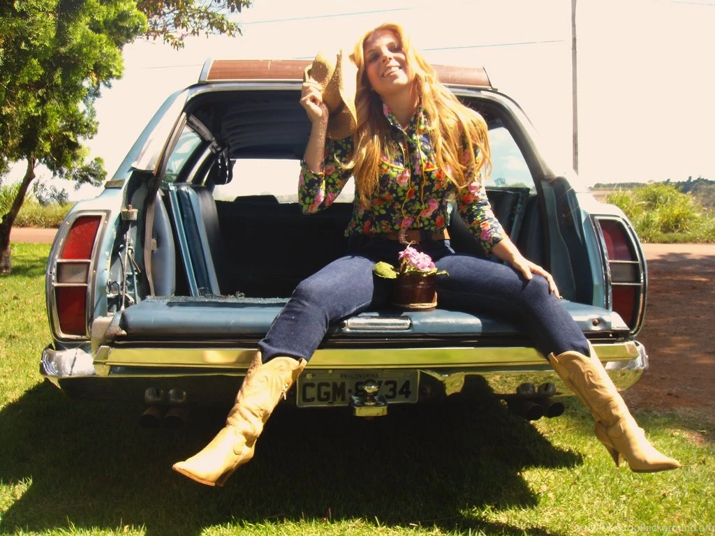 70s Country Girl Desktop Background