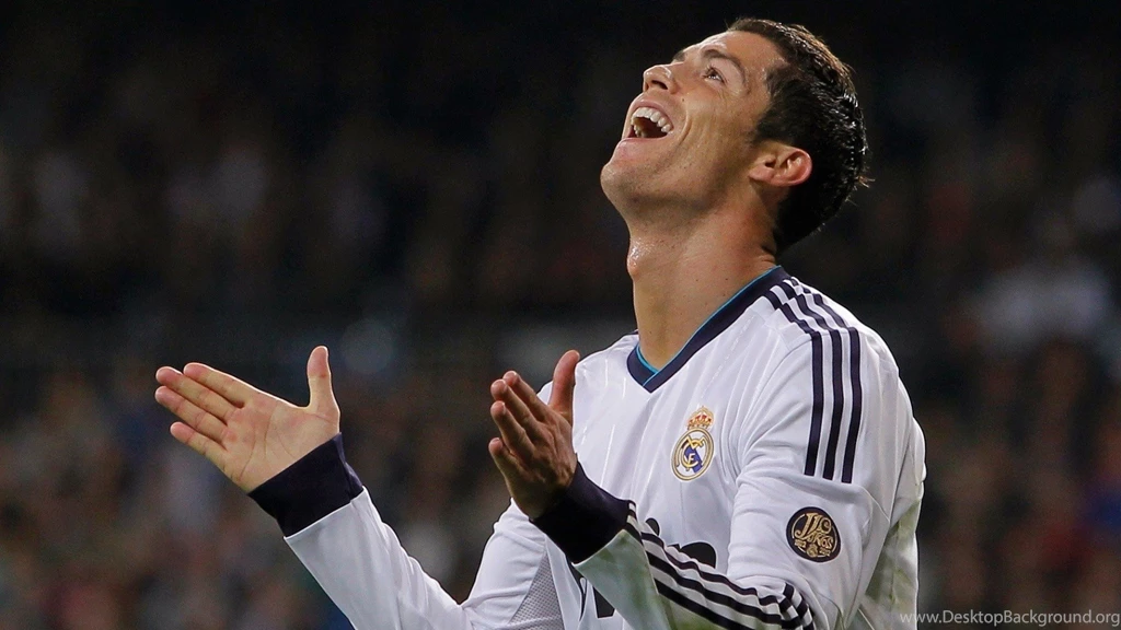 Cristiano Ronaldo Normal On Bround Wallpapers And Photos