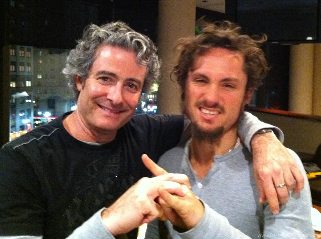 John Butler Trio Front Man With An Acoustic Guitar And A Seymour ...