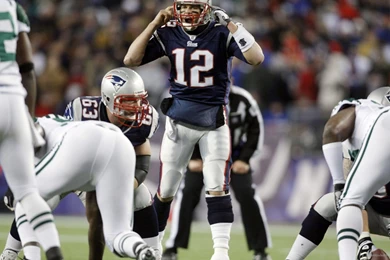 New England Patriots Quarterback Tom Brady Wallpapers For iPhone 3G/3GS