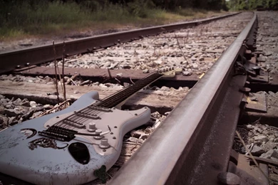 Guitar on the railroad 25987 1920x1080.jpg