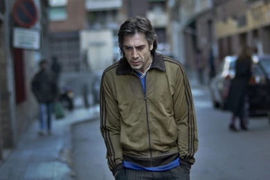Download Wallpapers 2048x2048 Javier Bardem, Brunette, Man, Walk ...