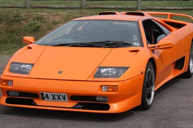 Download 1366x768 Lamborghini Diablo SV Wallpapers
