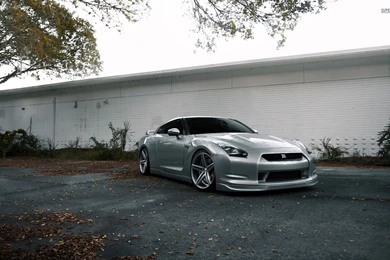 Silver nissan gt r front side view 50750 1920x1200.jpg