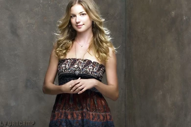 HD Emily Vancamp Wallpapers