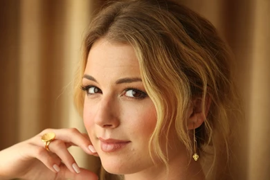 Emily Vancamp Wallpapers