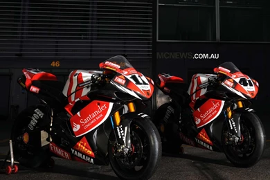 Yamaha R1 SuperBike Wallpapers